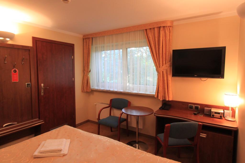 Willa Pod Skrzydlami Hotel เมียดซิบรอดจิ บิอัลสแก ภายนอก รูปภาพ