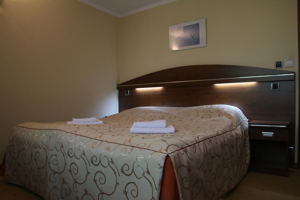 Willa Pod Skrzydlami Hotel เมียดซิบรอดจิ บิอัลสแก ภายนอก รูปภาพ