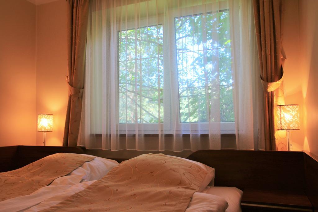 Willa Pod Skrzydlami Hotel เมียดซิบรอดจิ บิอัลสแก ภายนอก รูปภาพ