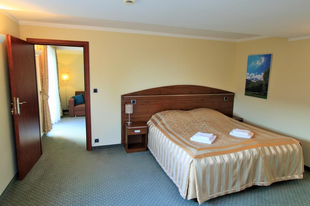 Willa Pod Skrzydlami Hotel เมียดซิบรอดจิ บิอัลสแก ภายนอก รูปภาพ